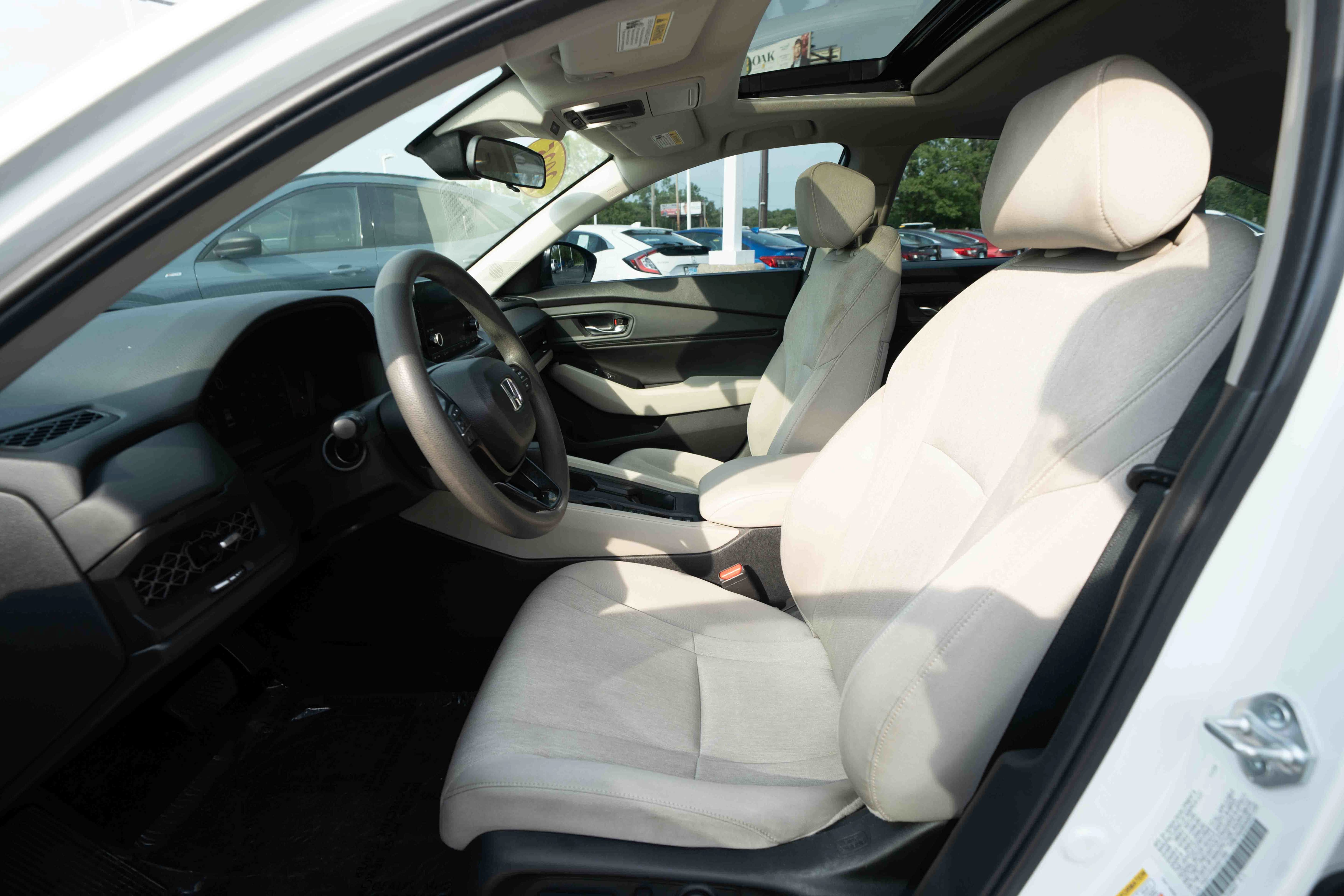 Used 2025 Honda Accord SE image 9