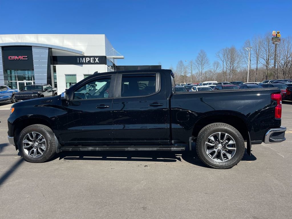Used 2024 Chevrolet Silverado 1500 LT w/ Z71 Off-Road Package AWD/4WD image 2
