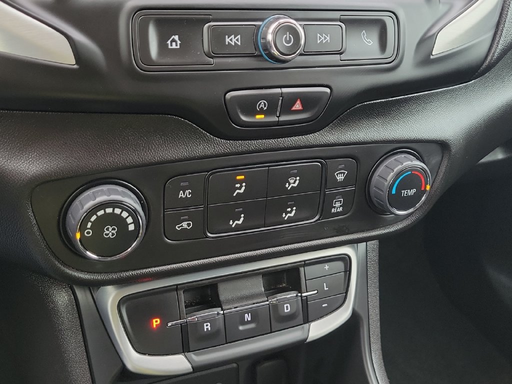 Used 2024 GMC Terrain SLE FWD image 17