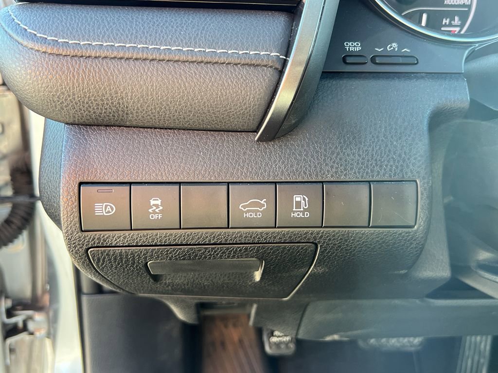 Used 2020 Toyota Camry SE image 15