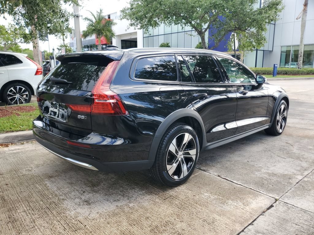 Certified 2024 Volvo V60 B5 Cross Country Plus AWD/4WD image 6