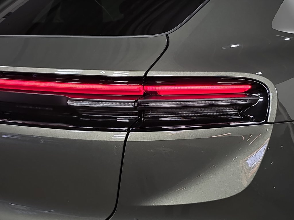 New 2026 Porsche Macan Electric RWD image 30