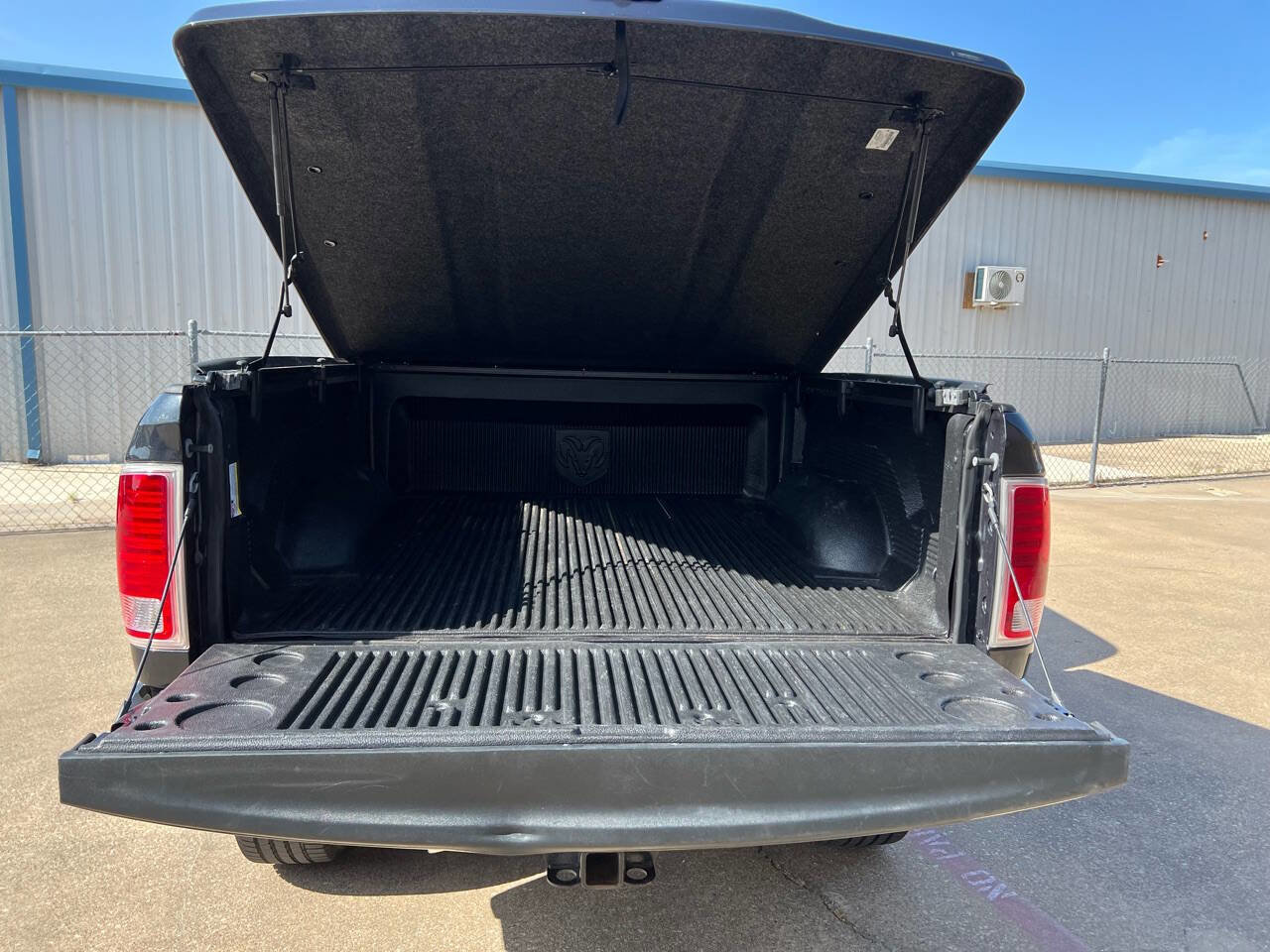 Used 2016 RAM 2500 Laramie w/ Convenience Group image 9