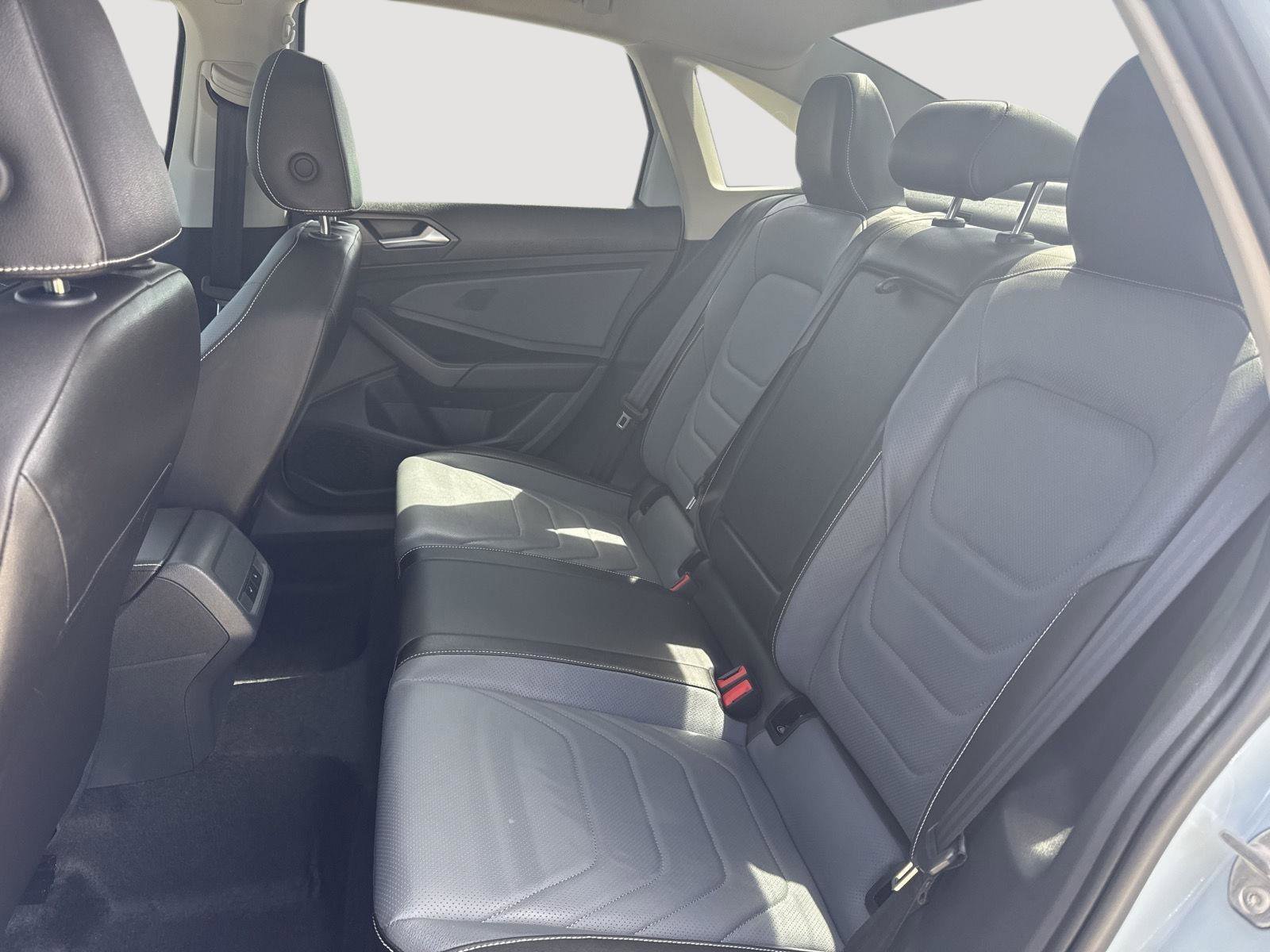 Used 2025 Volkswagen Jetta SEL image 7