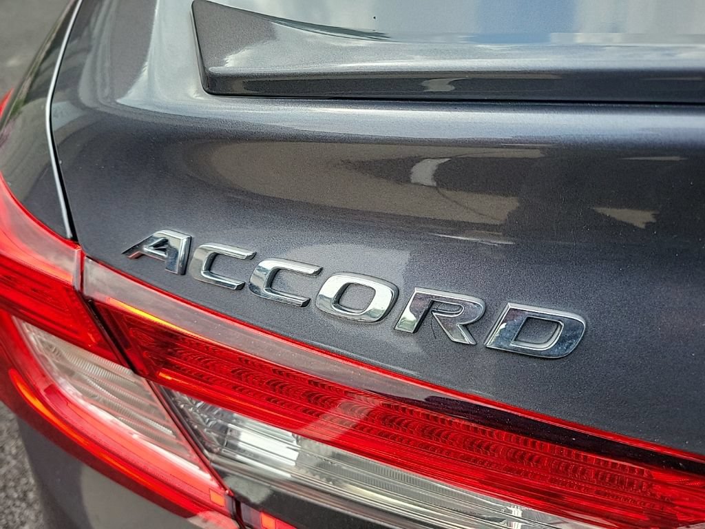 Used 2018 Honda Accord Sport image 9