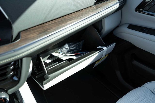 New 2026 Chevrolet Suburban Premier RWD image 23