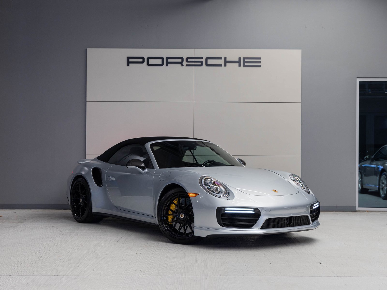 Certified 2018 Porsche 911 Turbo S image 11