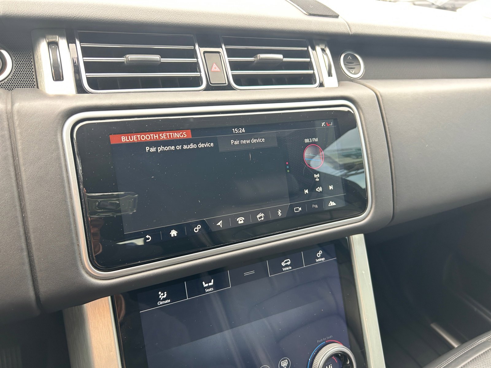 Used 2019 Land Rover Range Rover HSE image 16