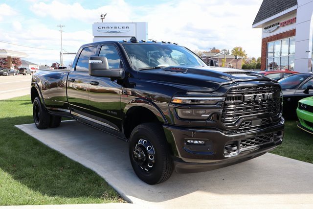 Used 2025 RAM 3500 Limited image 4