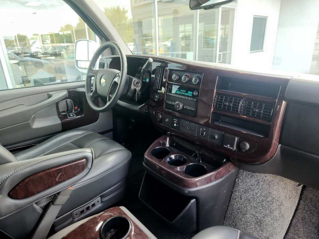 Used 2015 Chevrolet Express 2500 RWD image 41