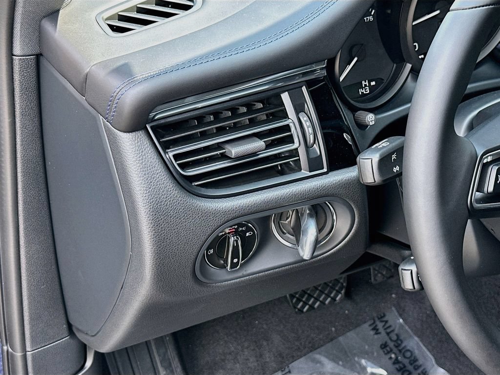 New 2026 Porsche Macan AWD/4WD image 11