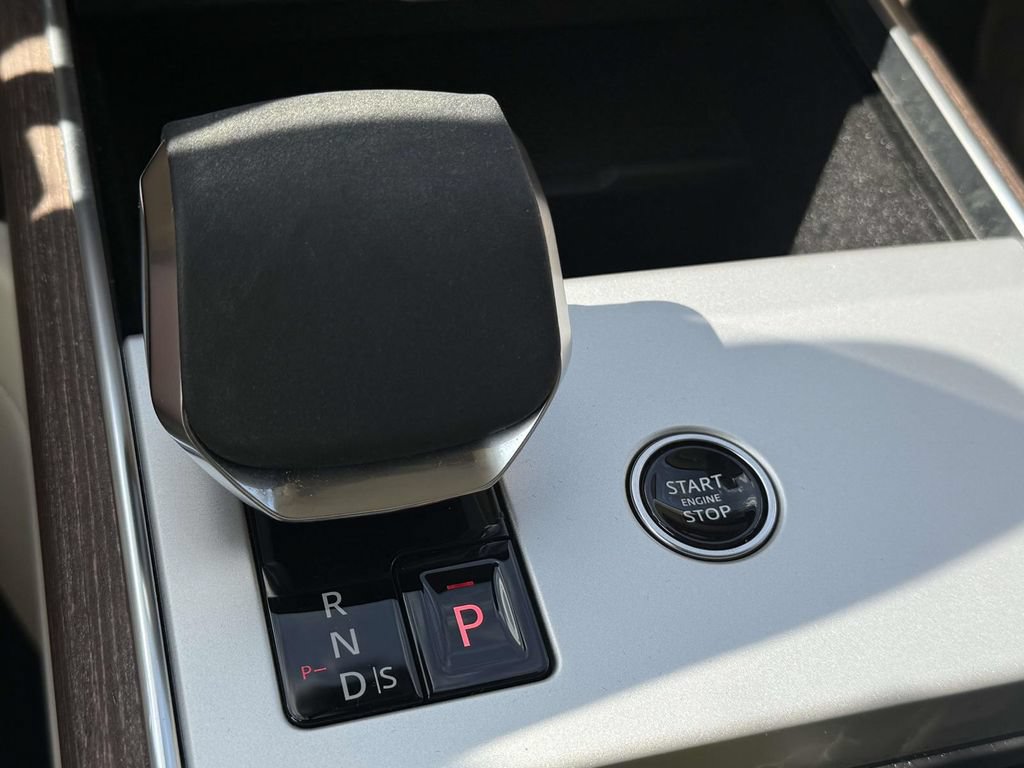 Certified 2025 Land Rover Range Rover SE AWD/4WD image 22