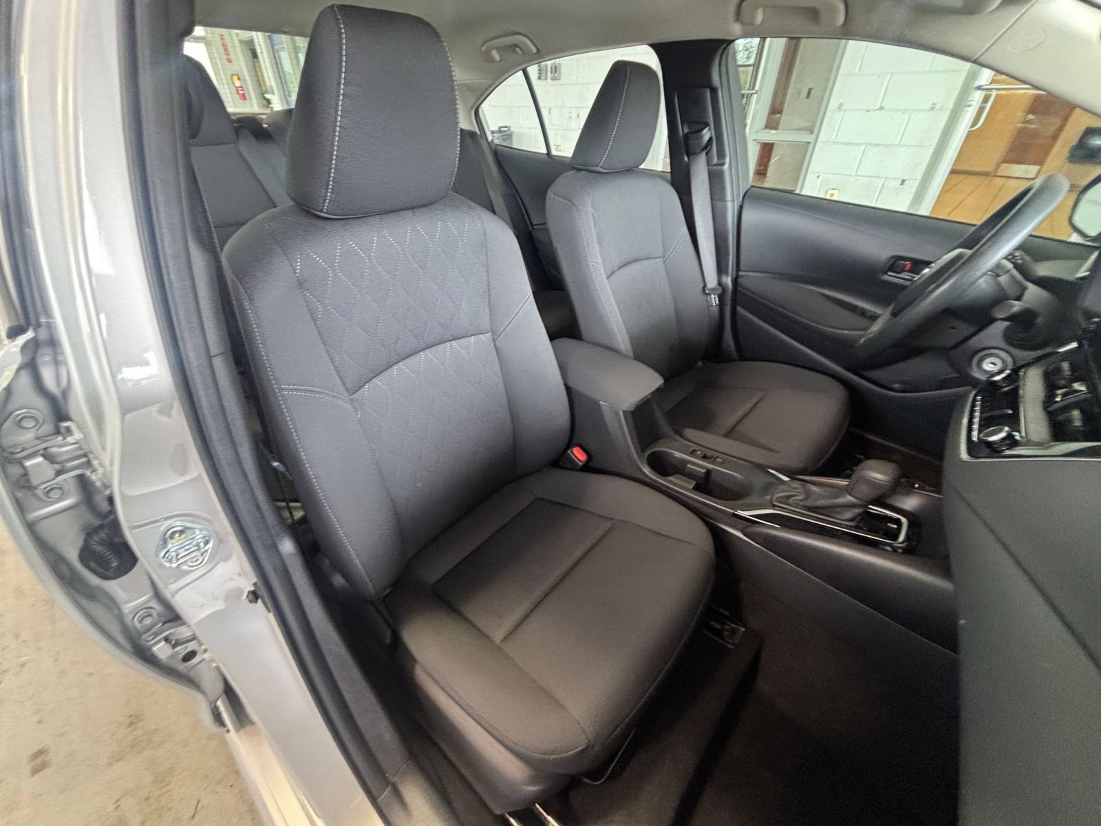 Used 2025 Toyota Corolla LE FWD image 34
