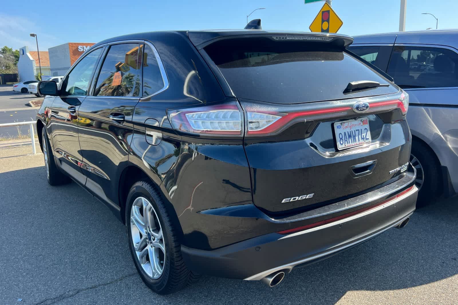 Used 2018 Ford Edge Titanium FWD image 6