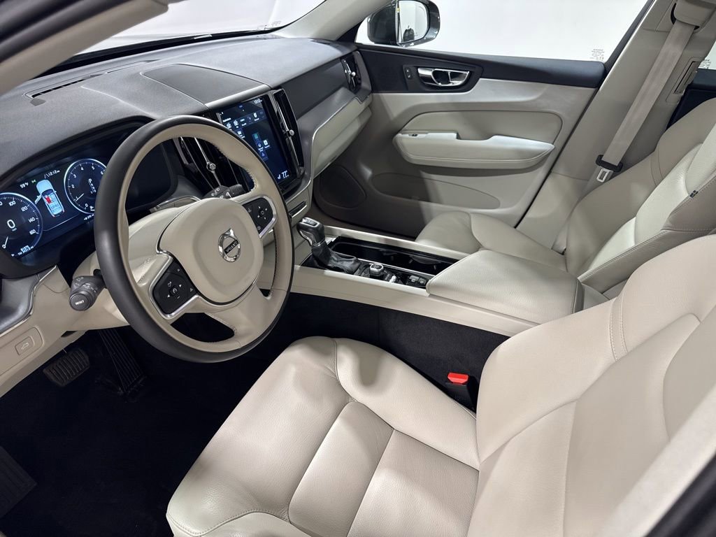 Used 2020 Volvo XC60 T5 Momentum w/ Protection Package image 18