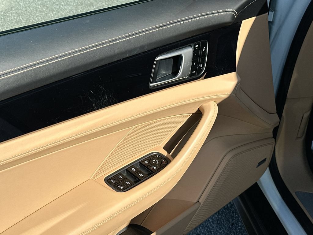 Used 2018 Porsche Panamera 4 AWD/4WD image 20