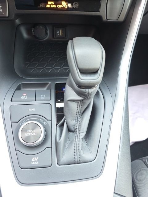 Used 2025 Toyota RAV4 LE image 22