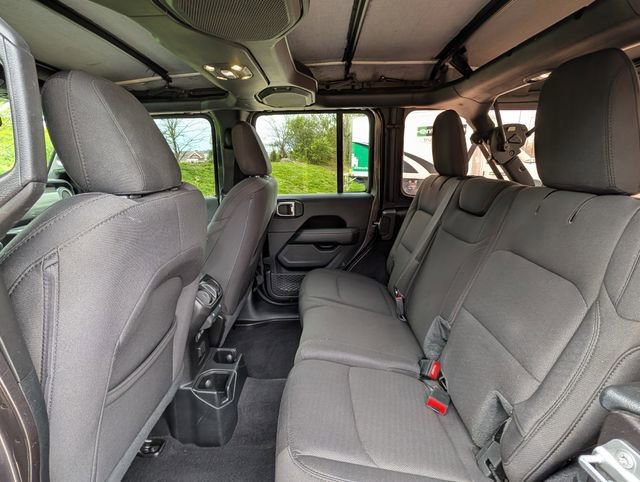 Used 2019 Jeep Wrangler Unlimited Sahara AWD/4WD image 27