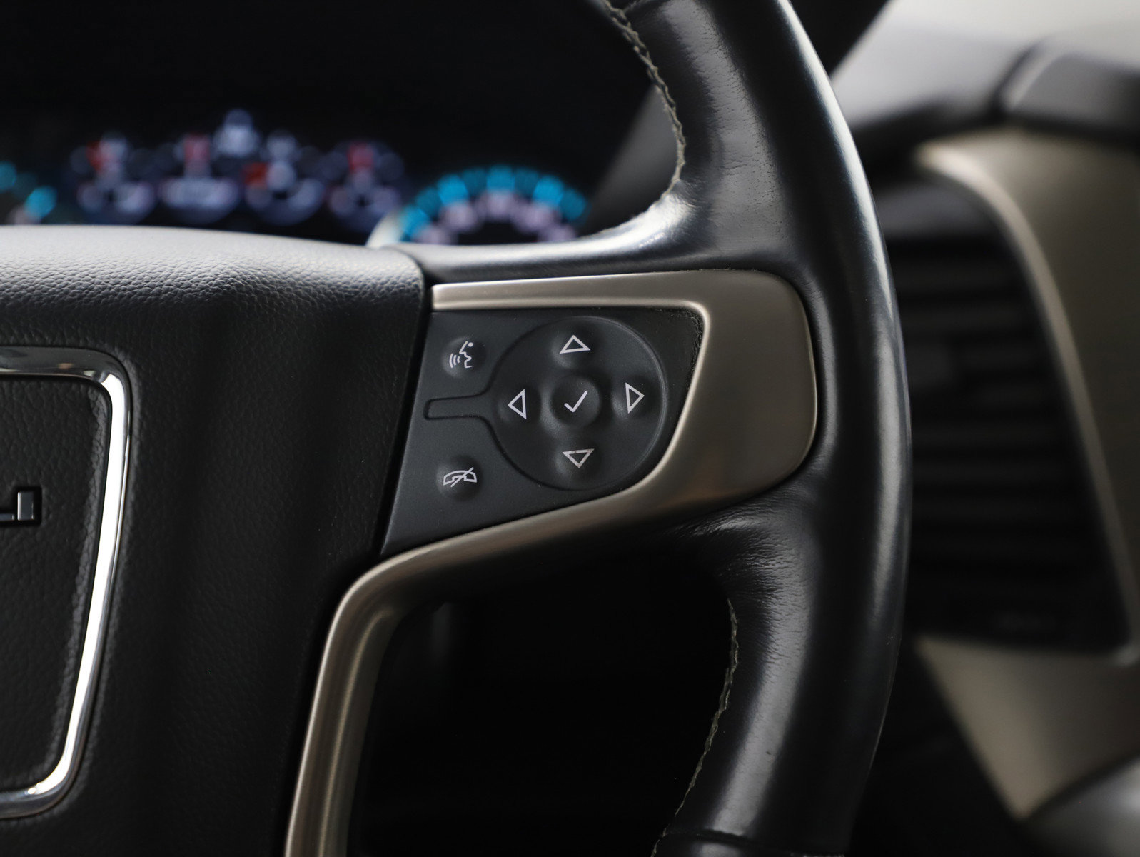 Used 2018 GMC Yukon Denali image 31