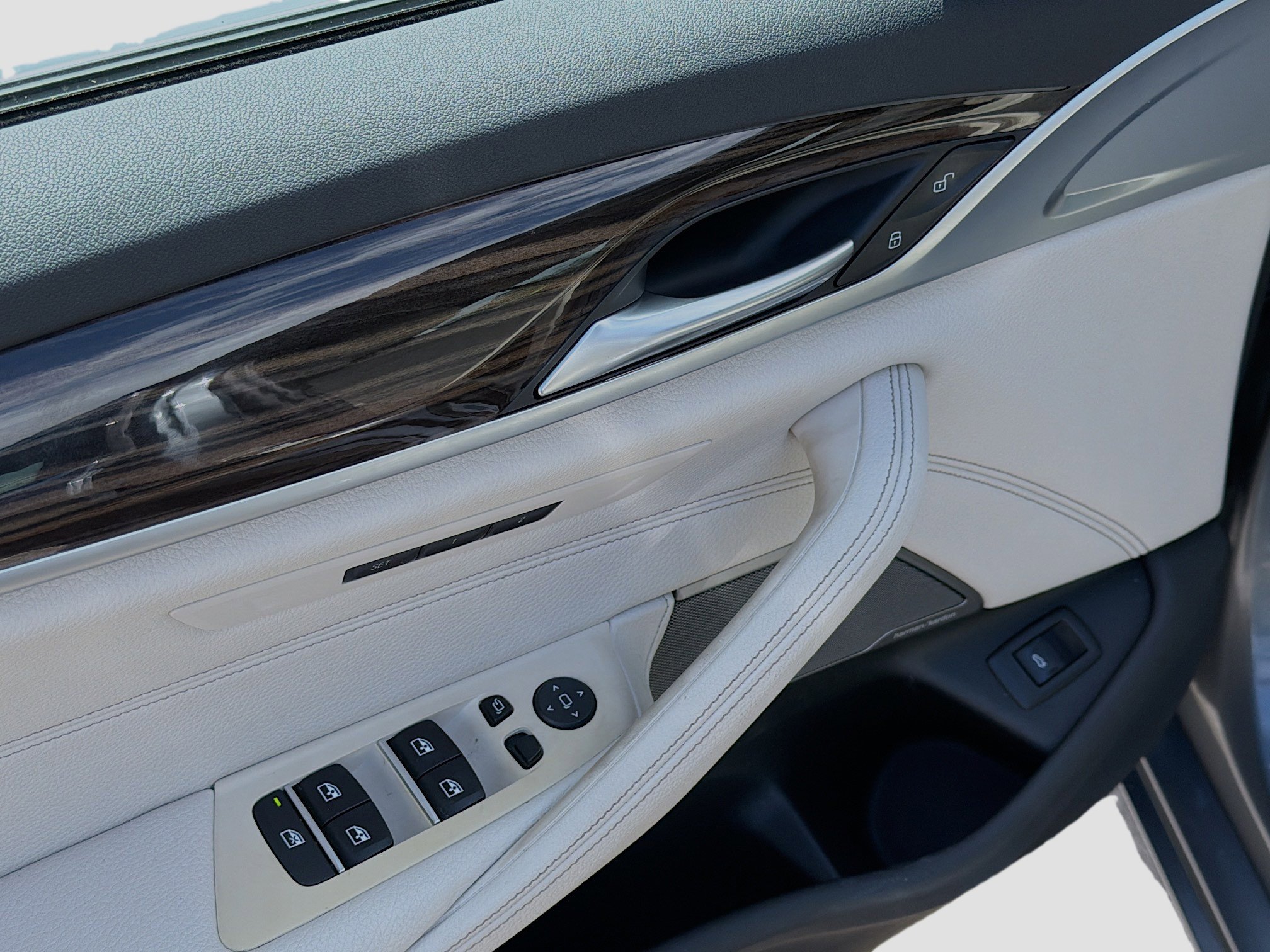 Used 2021 BMW 540i w/ Premium Package image 23