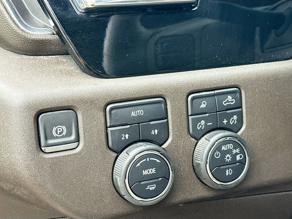 Used 2025 Chevrolet Silverado 1500 LTZ image 10