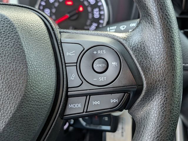 Used 2022 Toyota RAV4 LE image 19