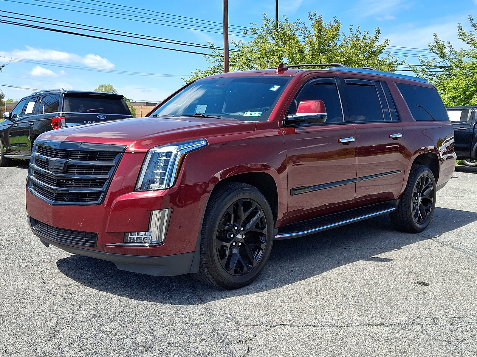 Used 2020 Cadillac Escalade ESV Luxury w/ Escalade Sport Edition AWD/4WD image 3