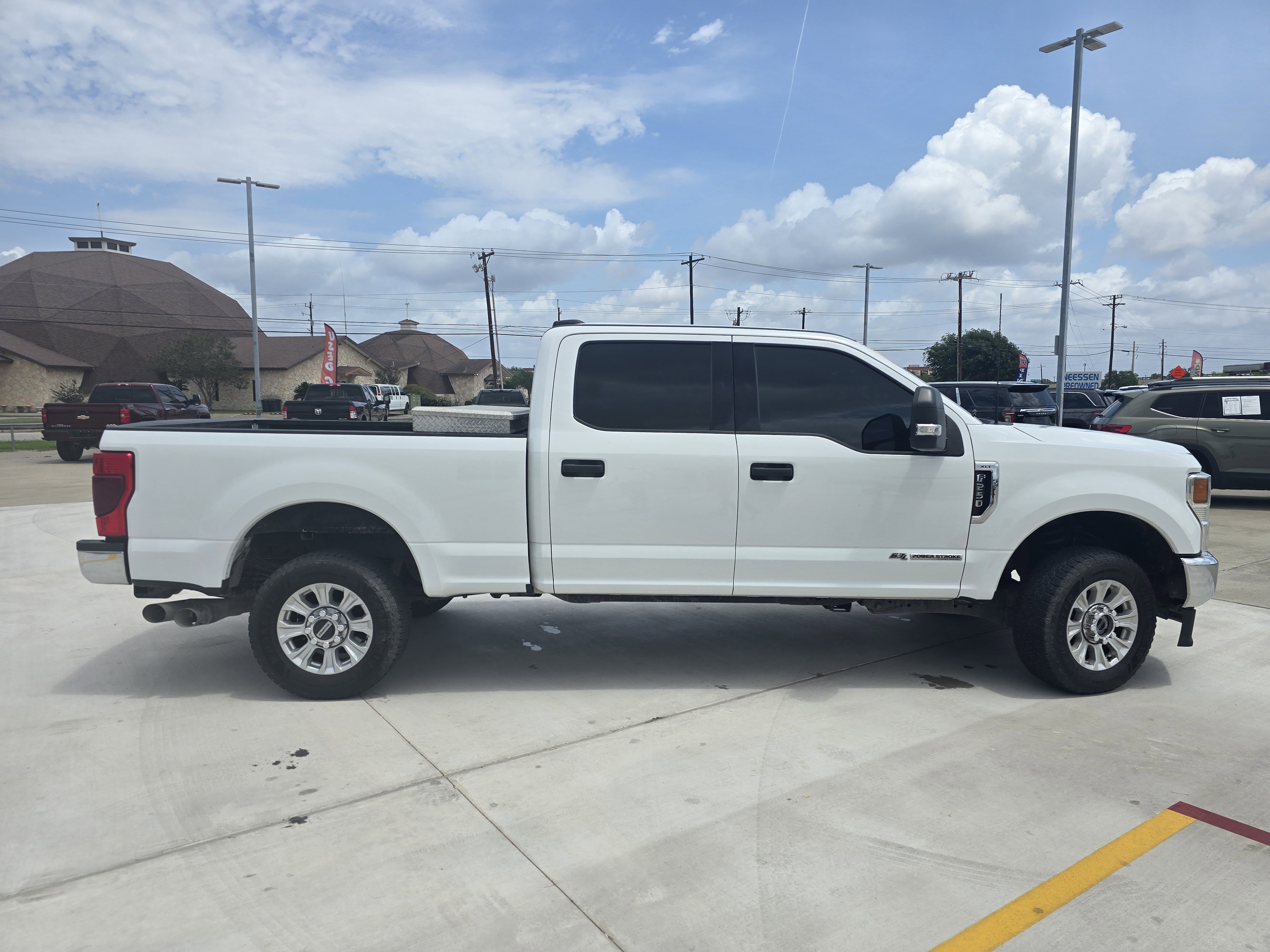Used 2022 Ford F250 XLT AWD/4WD image 2