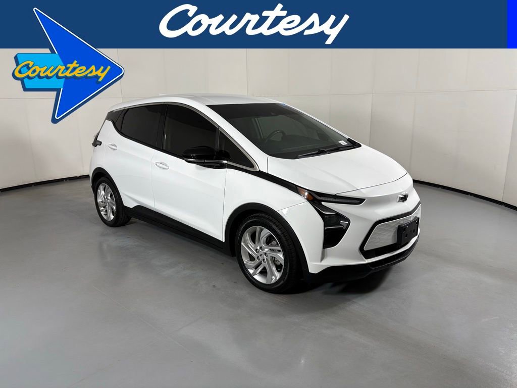 Used 2023 Chevrolet Bolt LT FWD image 1