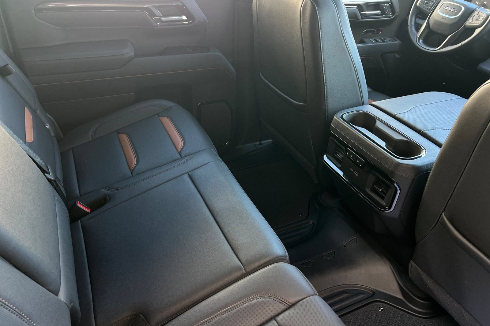 Used 2025 GMC Sierra 1500 AT4 w/ Technology Package AWD/4WD image 19