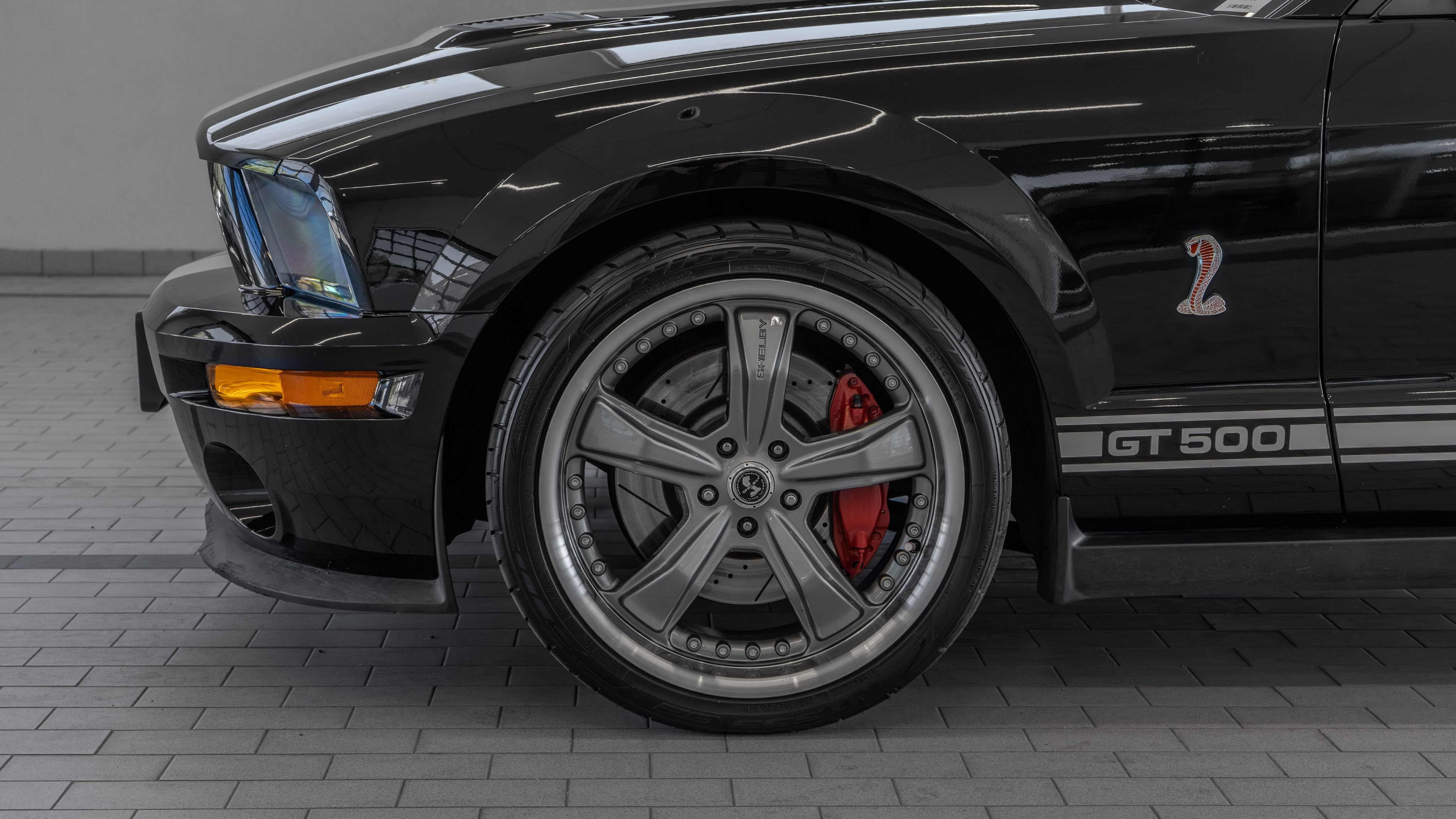 Used 2007 Ford Mustang Shelby GT500 RWD image 4