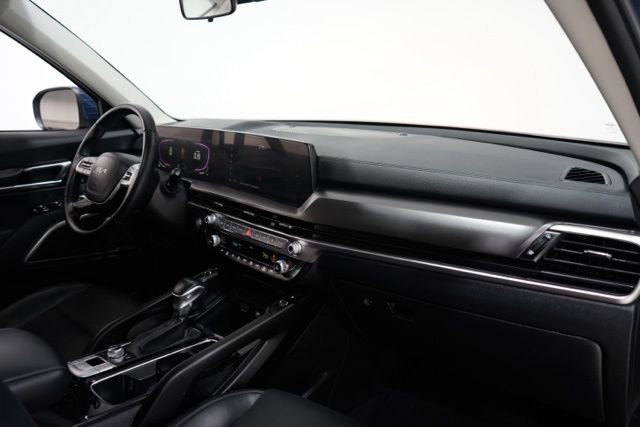Used 2025 Kia Telluride S image 17