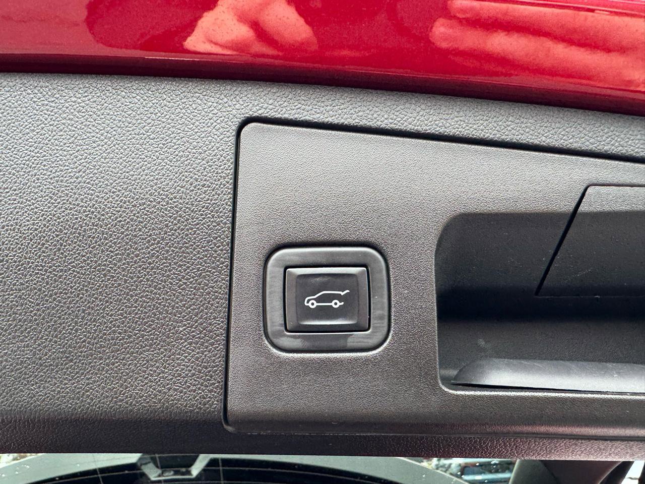 Used 2024 Cadillac XT4 Premium Luxury w/ Technology Package image 30