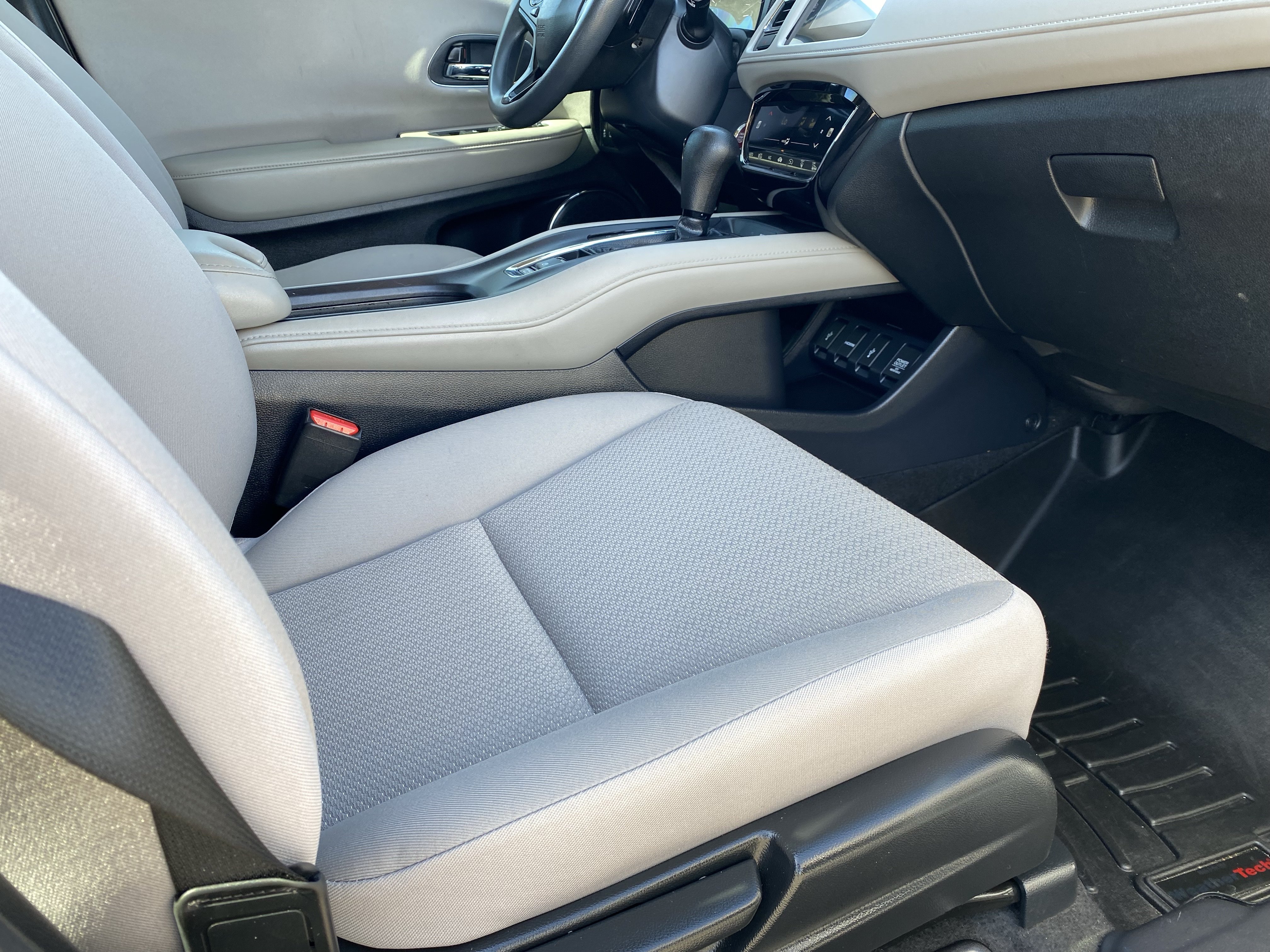 Used 2018 Honda HR-V EX image 12