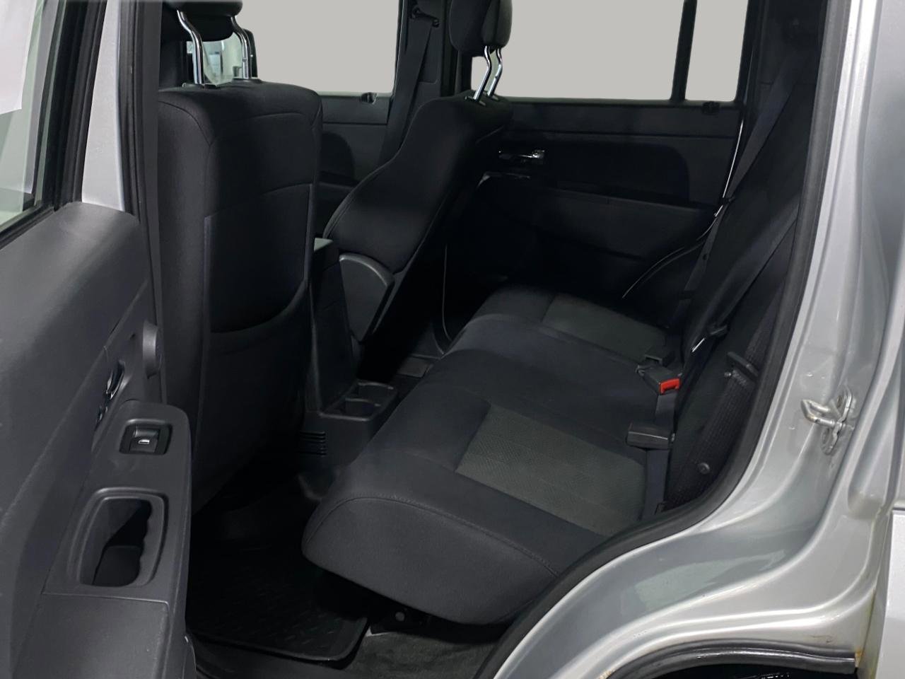 Used 2011 Jeep Liberty Sport image 11