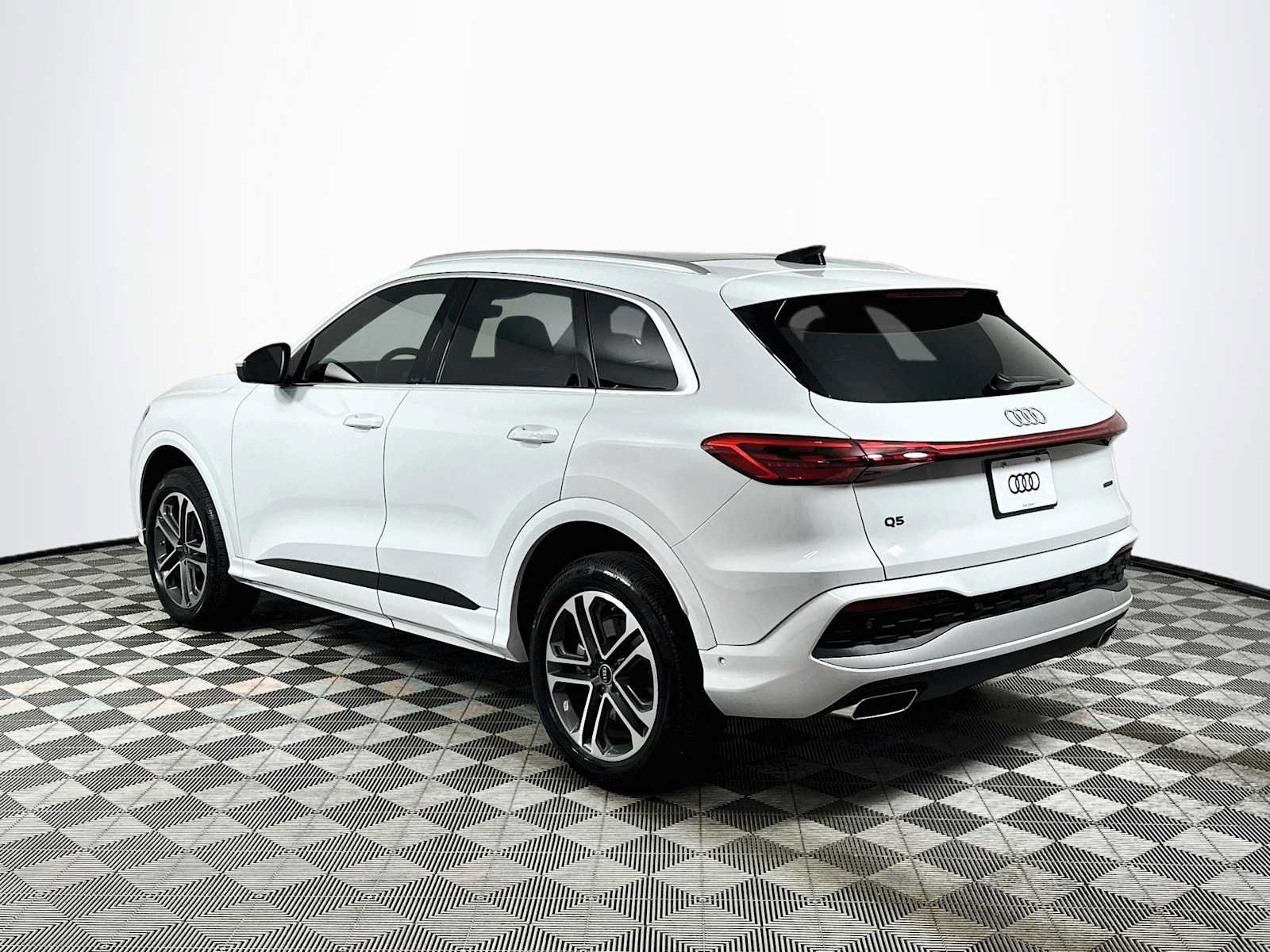 Certified 2025 Audi Q5 Premium w/ Convenience Package AWD/4WD image 5