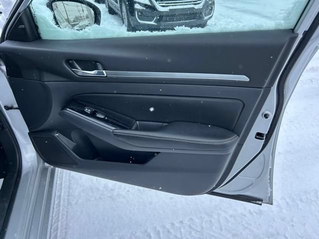 Used 2023 Nissan Altima 2.5 SV FWD image 29