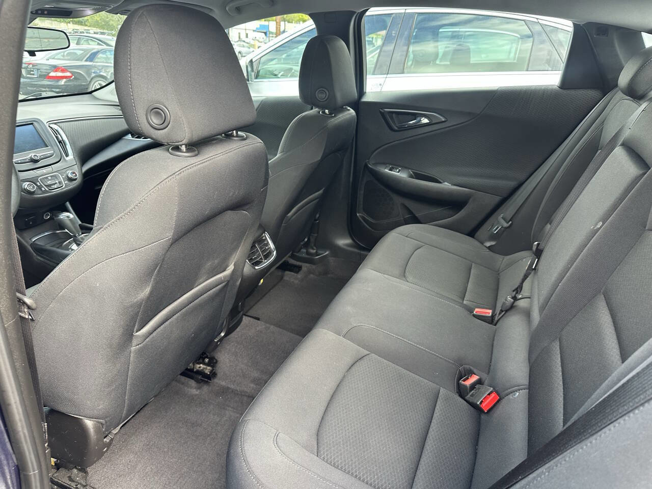 Used 2017 Chevrolet Malibu LT image 9