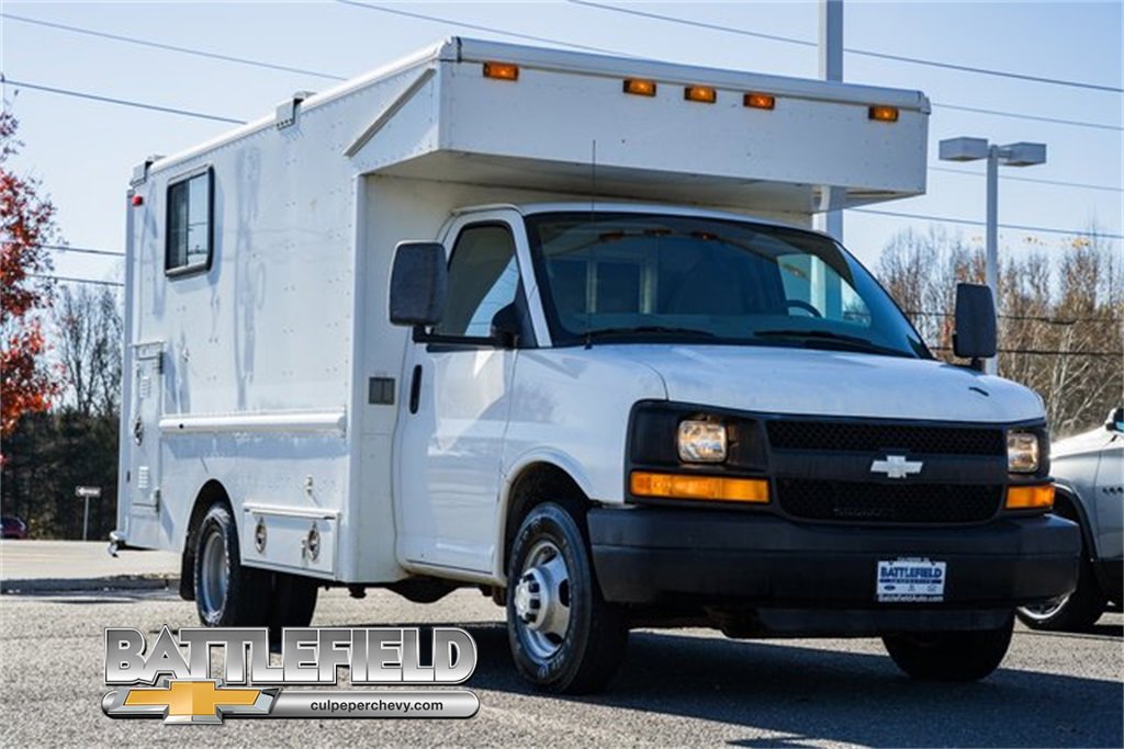 Used 2009 Chevrolet Express 3500 image 1