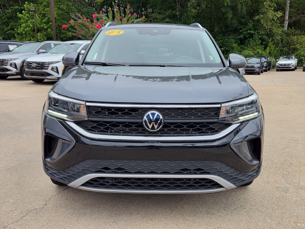 Used 2023 Volkswagen Taos SE FWD image 6