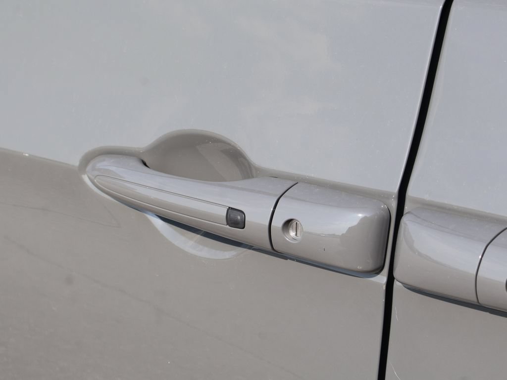 Used 2025 Chrysler Pacifica Limited FWD image 19