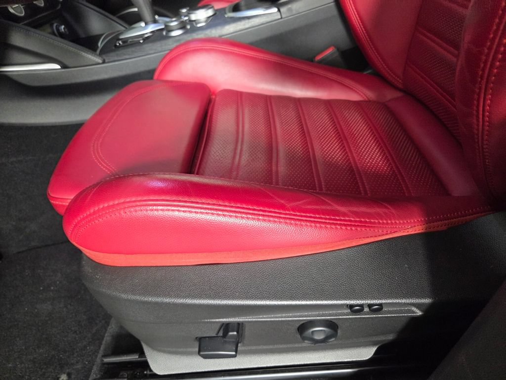 Used 2023 Alfa Romeo Stelvio Sprint RWD image 10