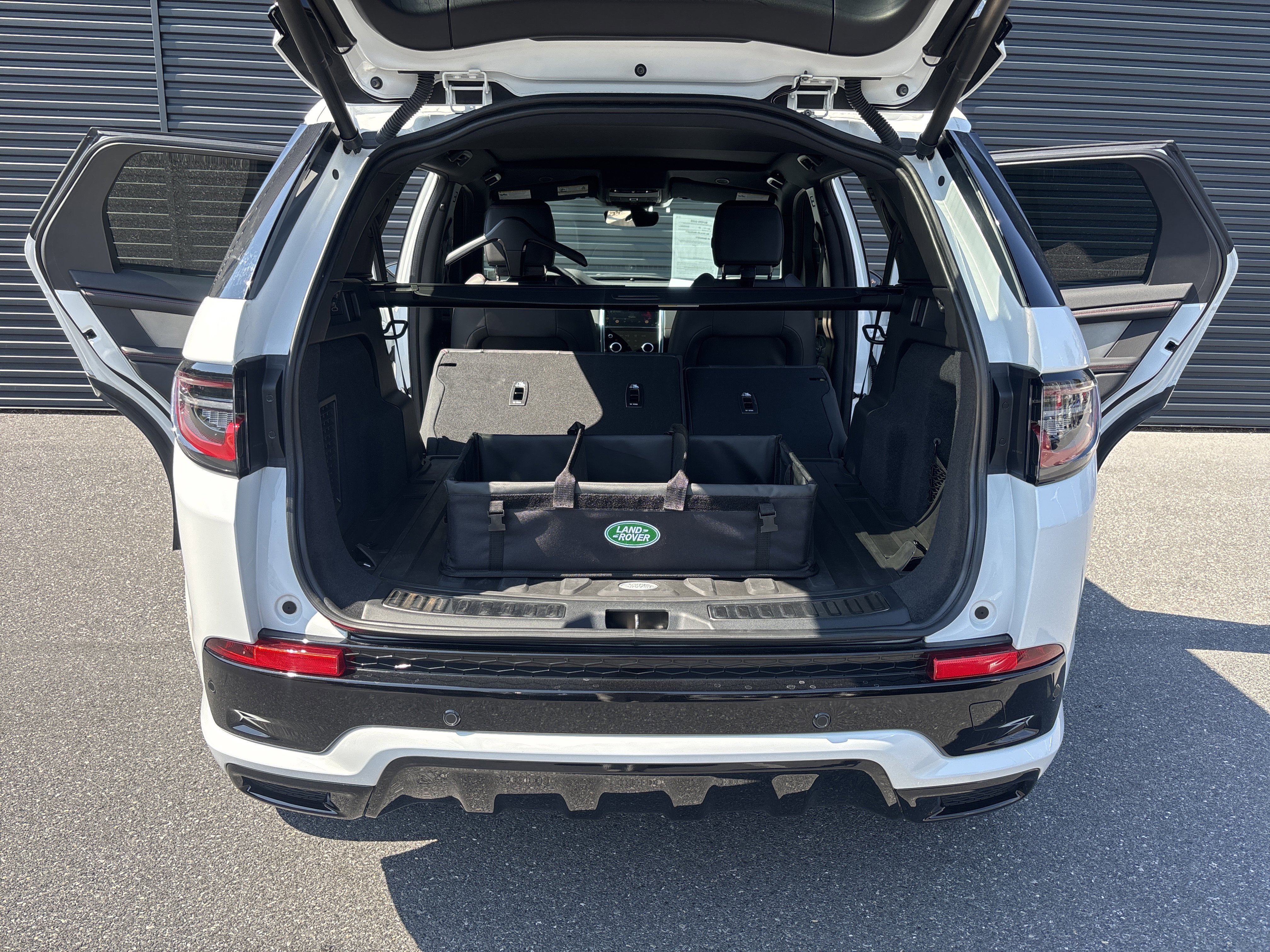 Used 2023 Land Rover Discovery Sport SE R-Dynamic AWD/4WD image 22