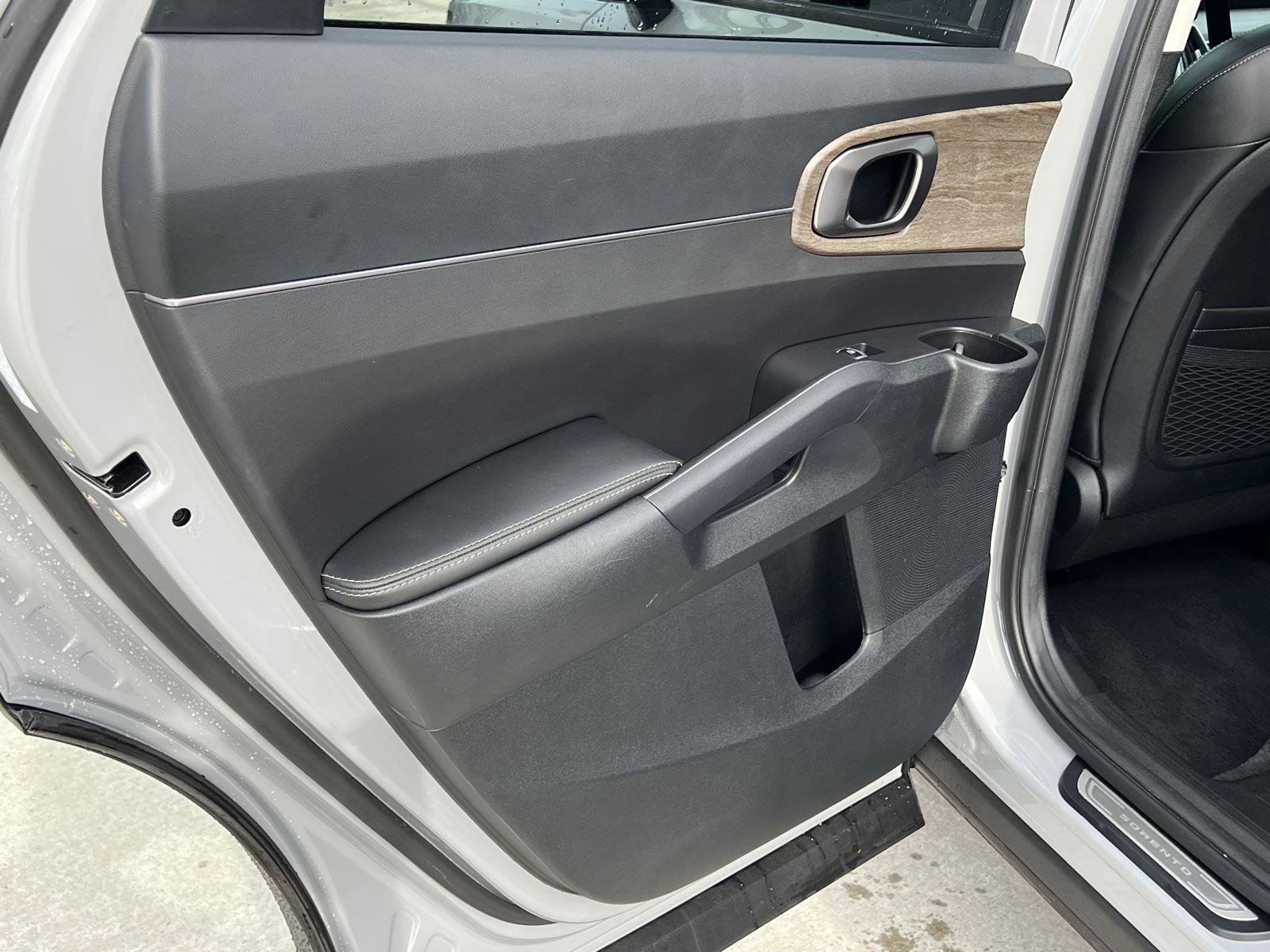 Used 2023 Kia Sorento S w/ Panoramic Sunroof Package image 21