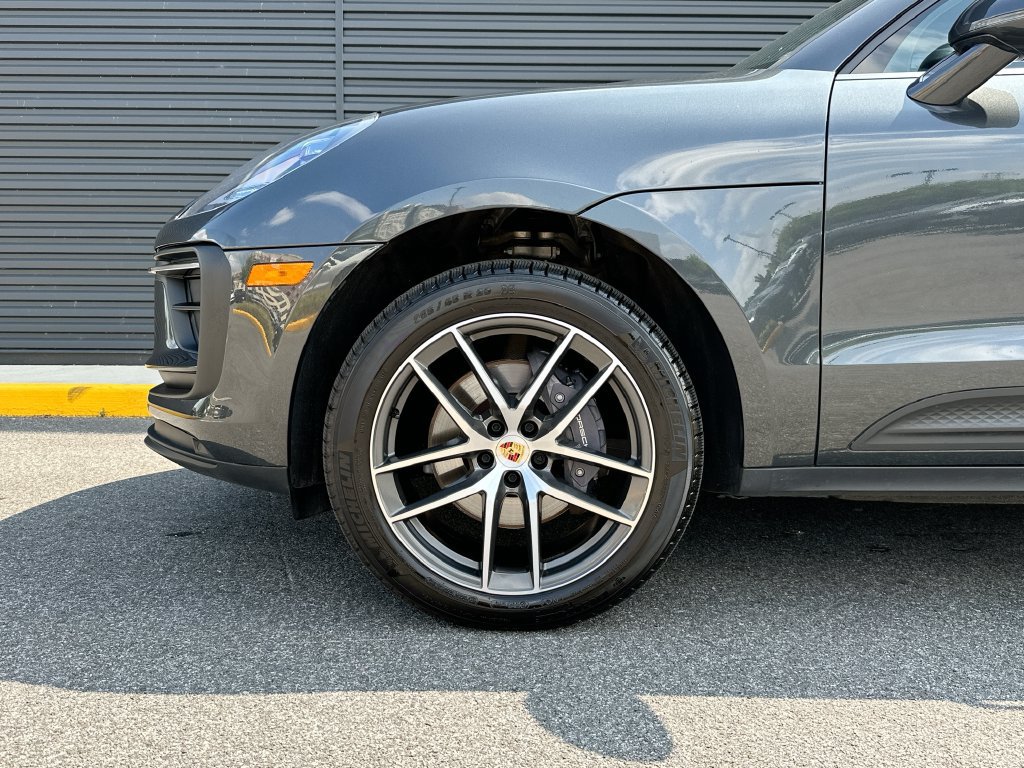 Certified 2024 Porsche Macan w/ Premium Plus Package AWD/4WD image 33