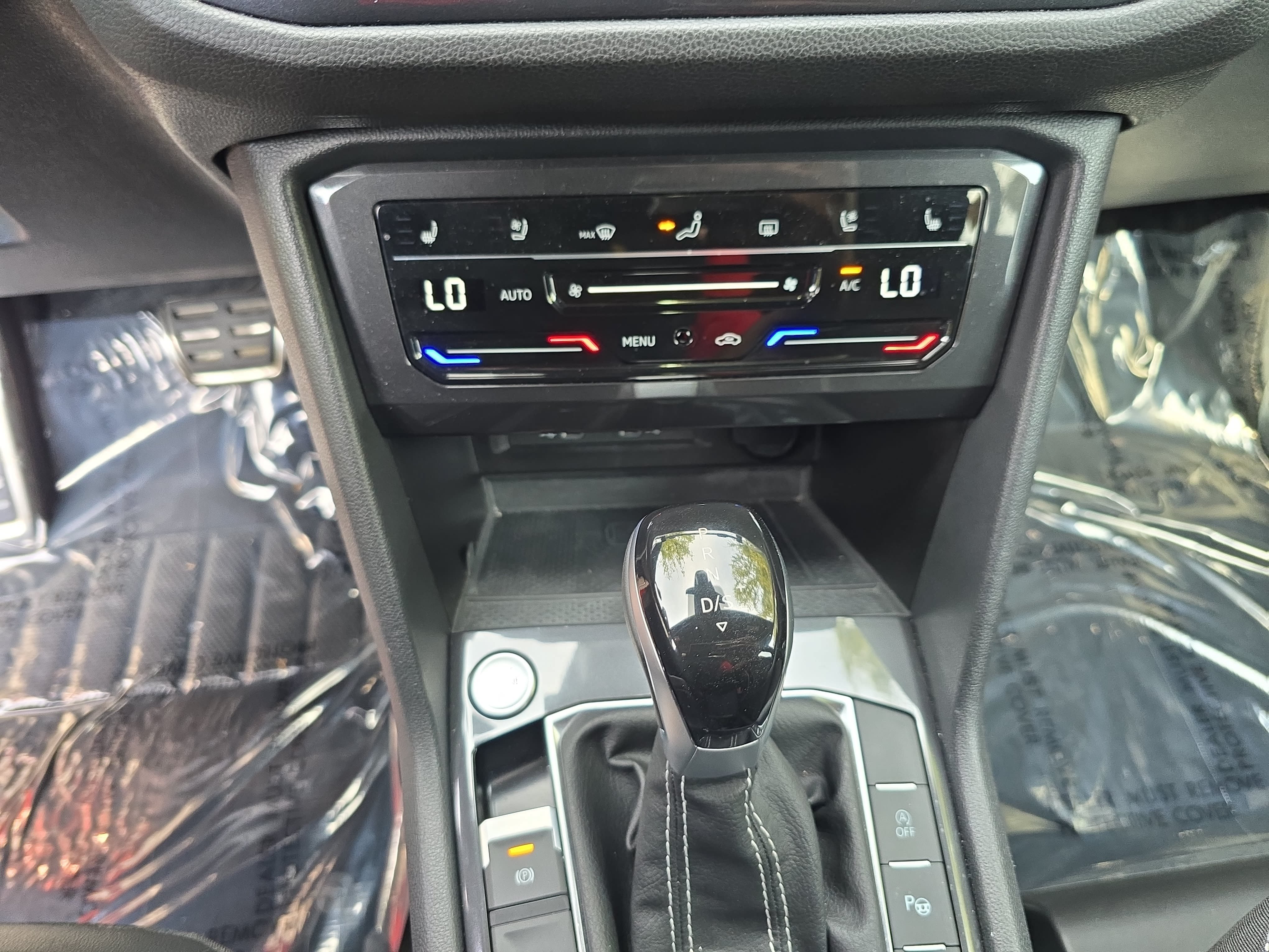 Certified 2024 Volkswagen Tiguan SEL R-Line AWD/4WD image 24