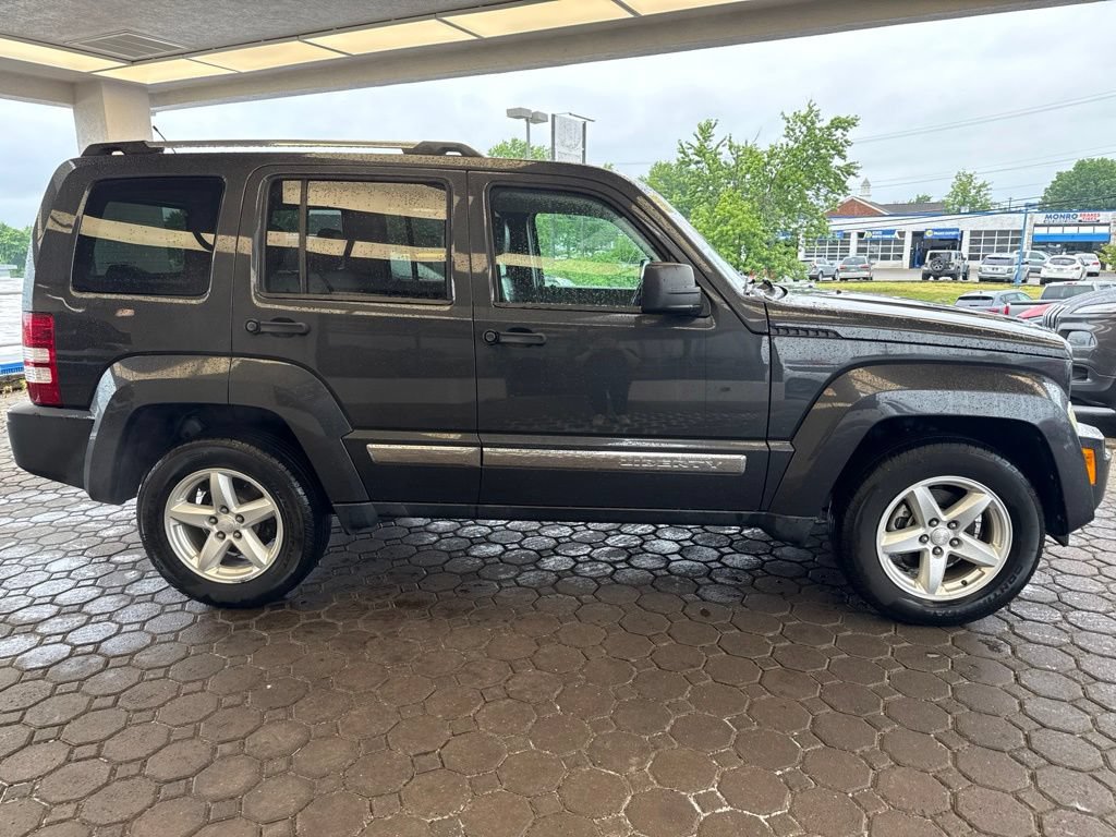 Used 2010 Jeep Liberty Limited AWD/4WD image 5