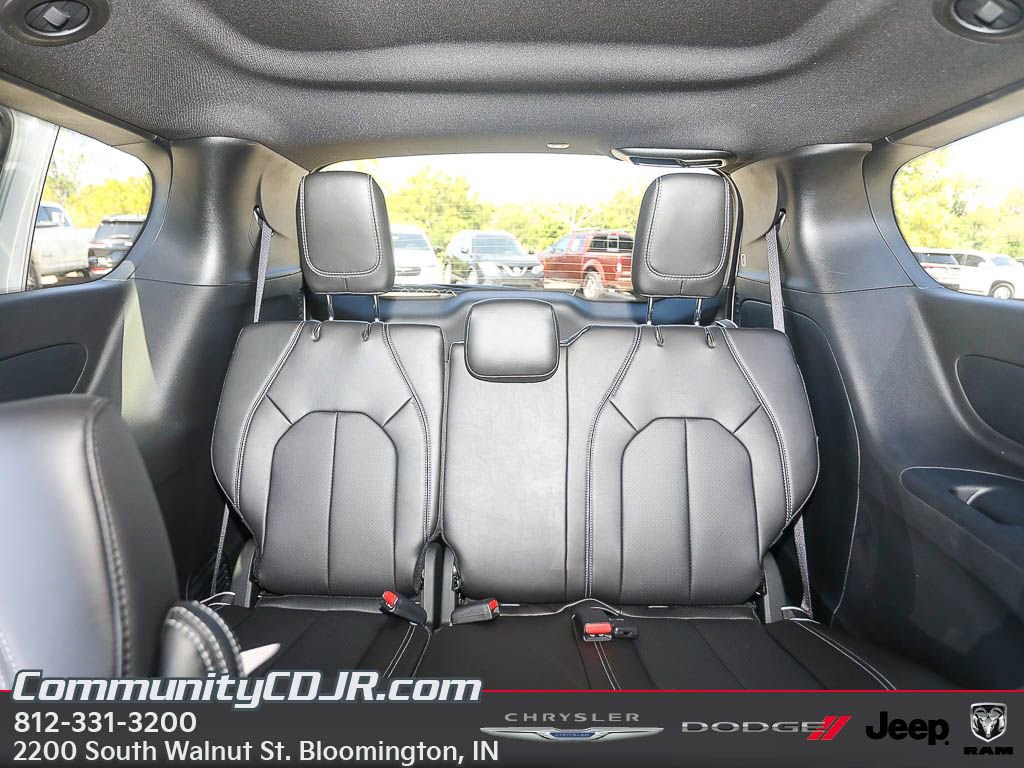 New 2026 Chrysler Pacifica Select image 20