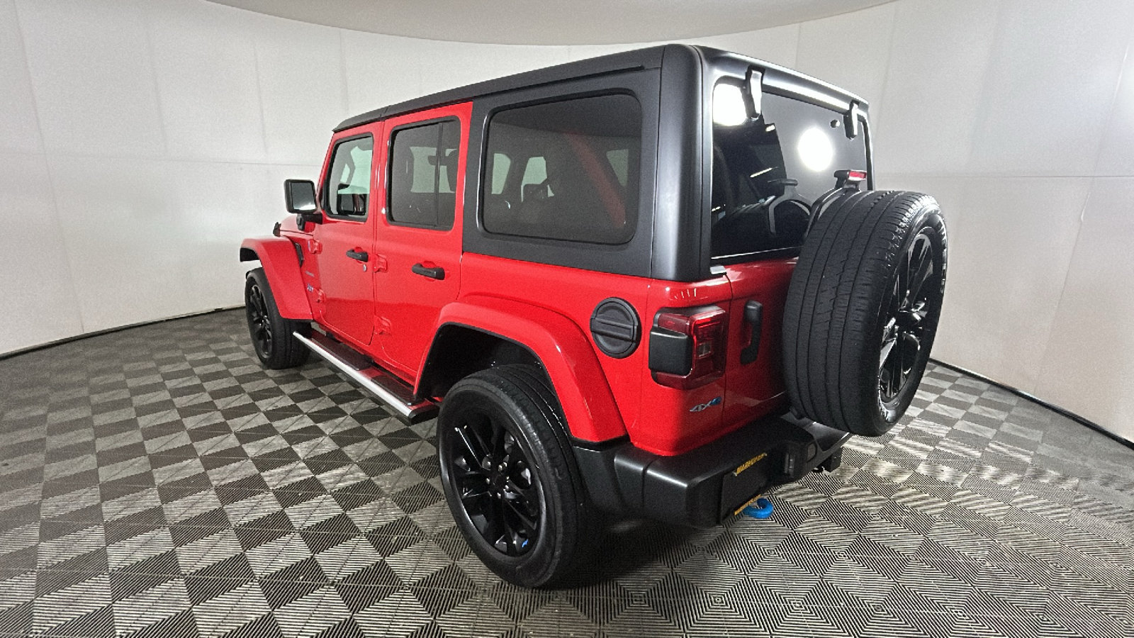 Used 2023 Jeep Wrangler Unlimited Sahara w/ Cold Weather Group AWD/4WD image 5