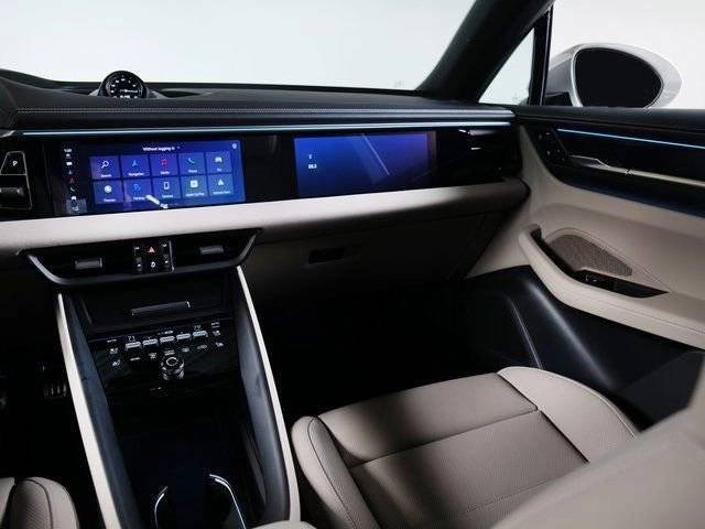 New 2026 Porsche Macan 4S Electric AWD/4WD image 20